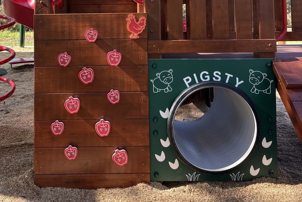 Themed Climbing Wall & Tunnel